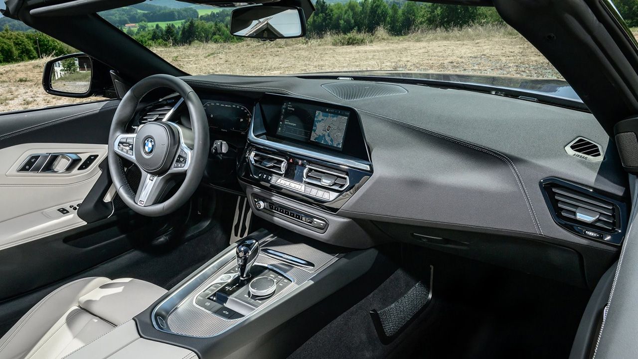 Interior del nuevo BMW Z4 2023 en España