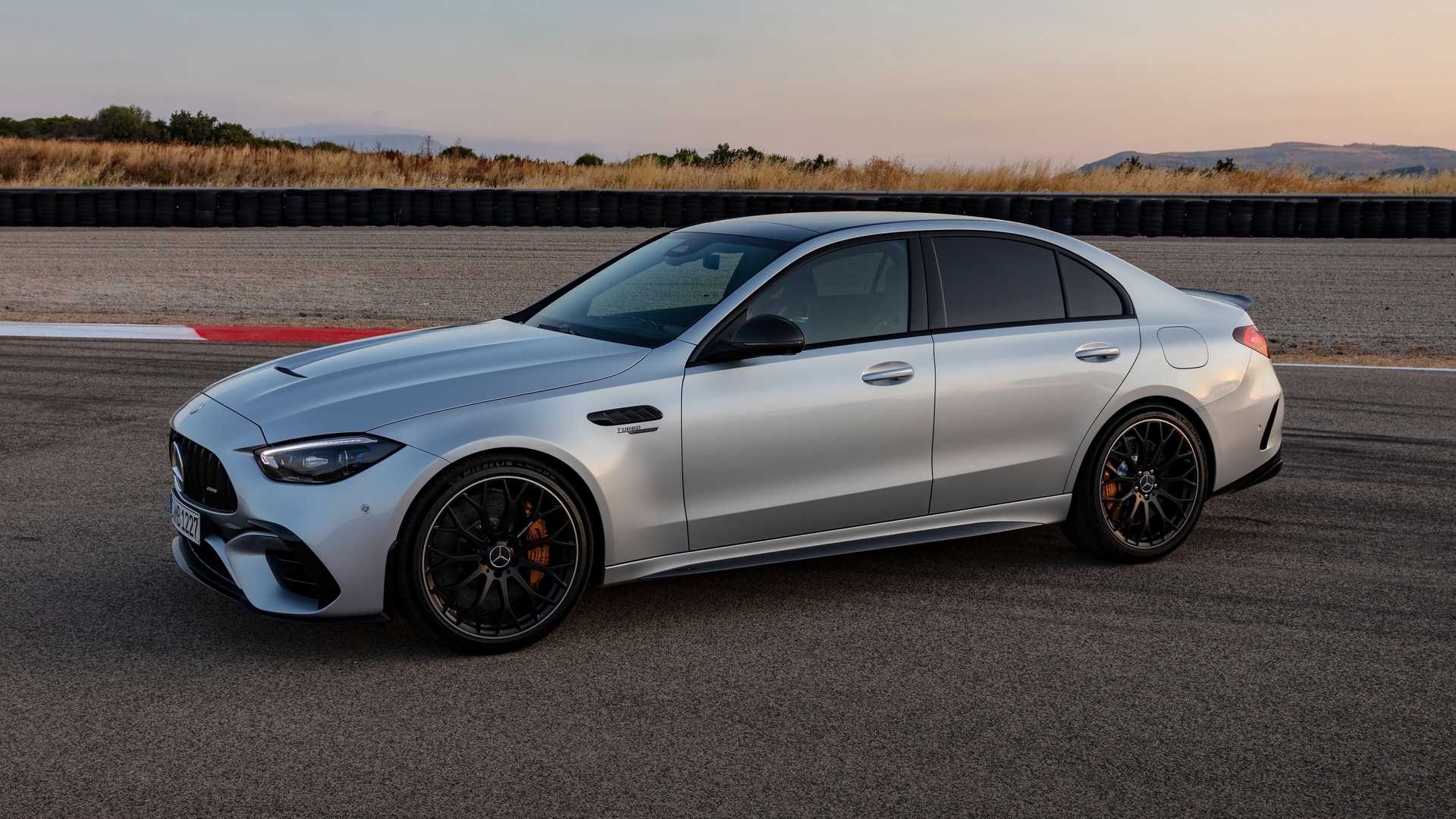 Mercedes-AMG C63 S E Performance 2024 Lateral