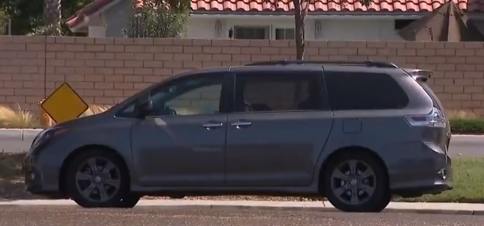Minivan robada en California