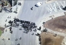 Motorista atropelló a manifestante en Plaza Baquedano