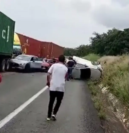 Trágico choque múltiple en autopista Siglo XXI en Michoacán