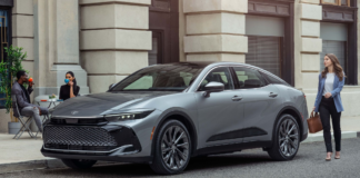 Toyota Crown 2023: Precios, motor, interior (Imágenes y videos)