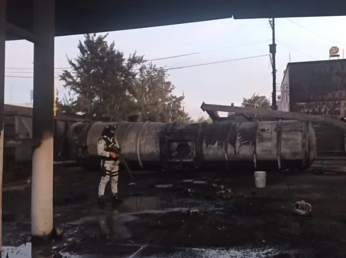 Brutal explosión en Aguascalientes por el choque de una pipa con el tren