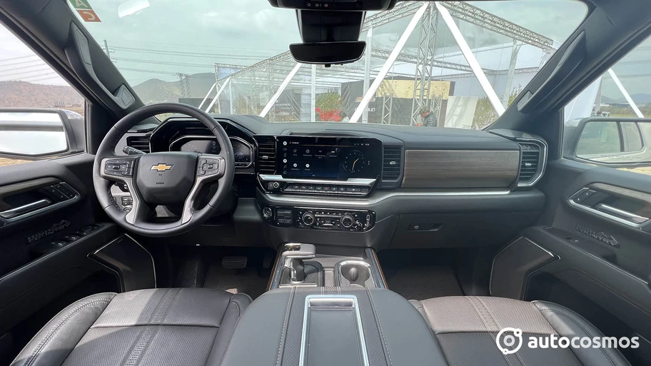 Chevrolet Silverado 2023 Chile, interior