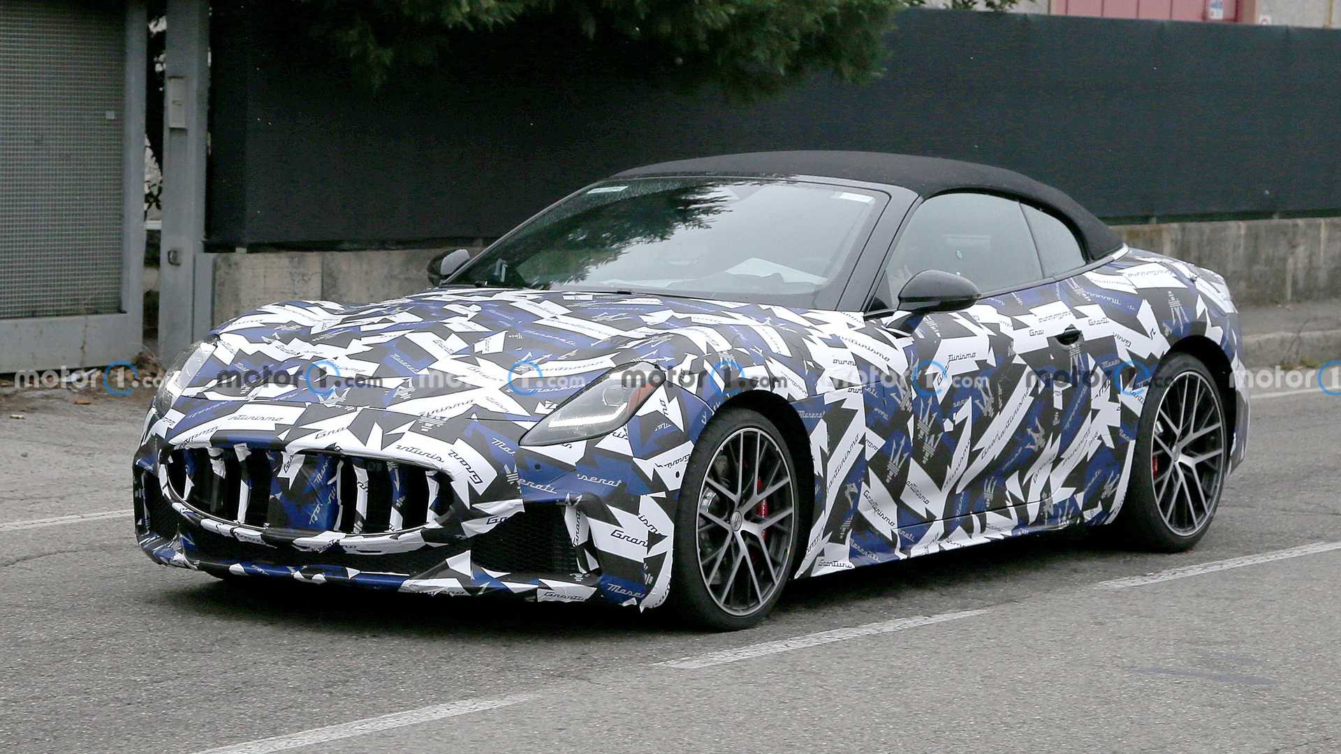 Spied for the first time the Maserati GranCabrio