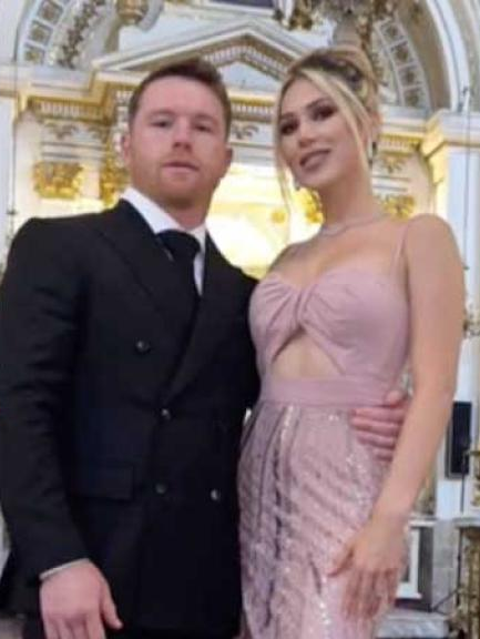 Esposa de Canelo Álvarez regalo lujosa camioneta a su hijastra