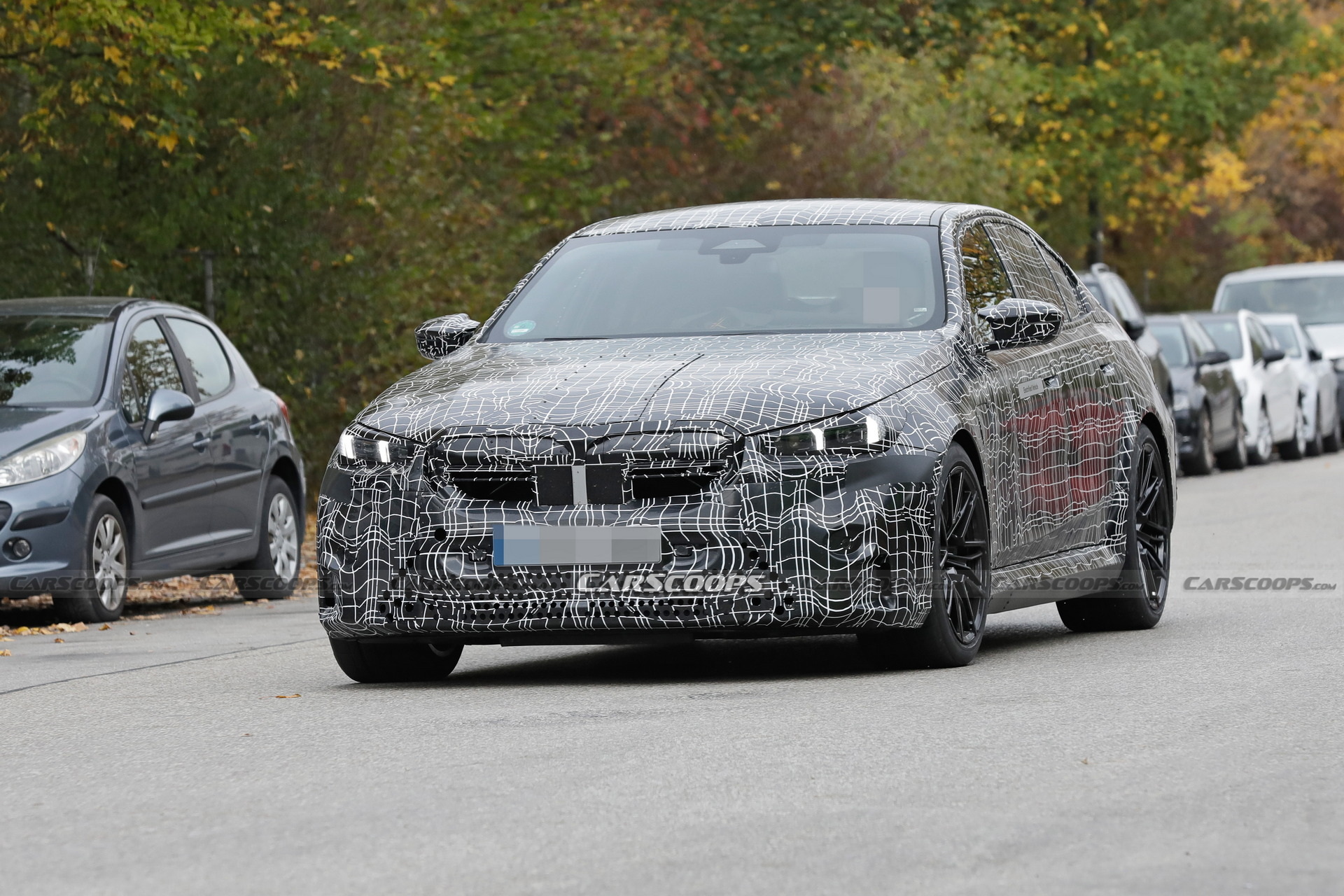 Spy pictures of the BMW M5 2024 front hybrid