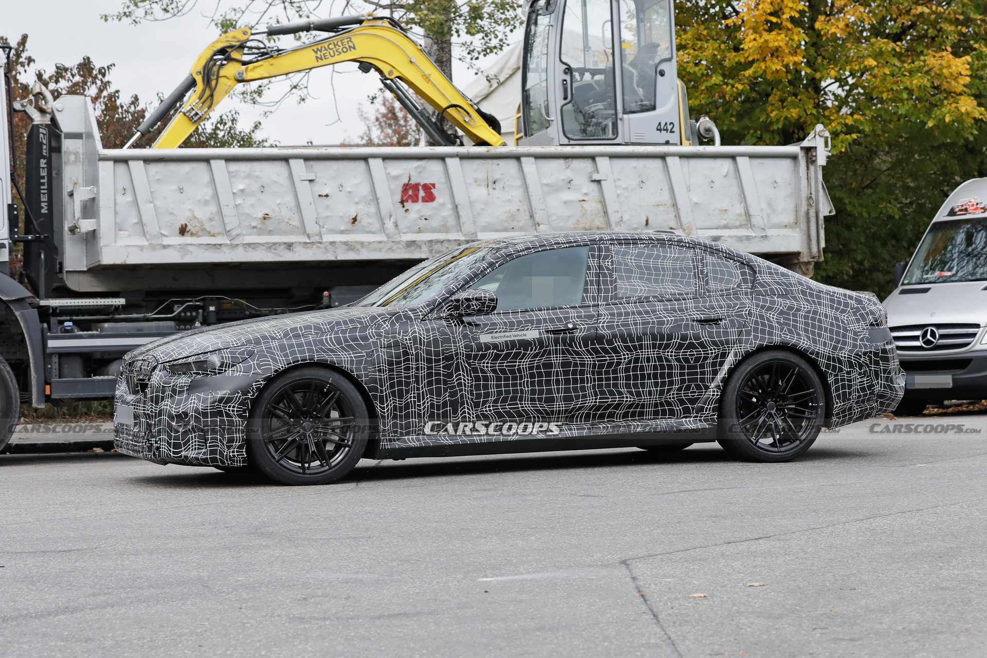 Imágenes espía del BMW M5 2024 híbrido perfíl