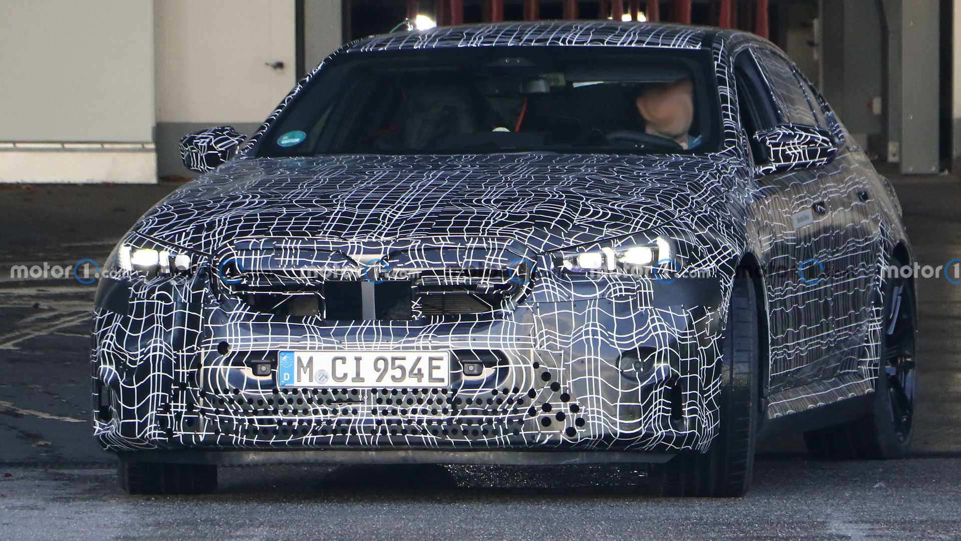 Spy pictures of the 2024 BMW M5