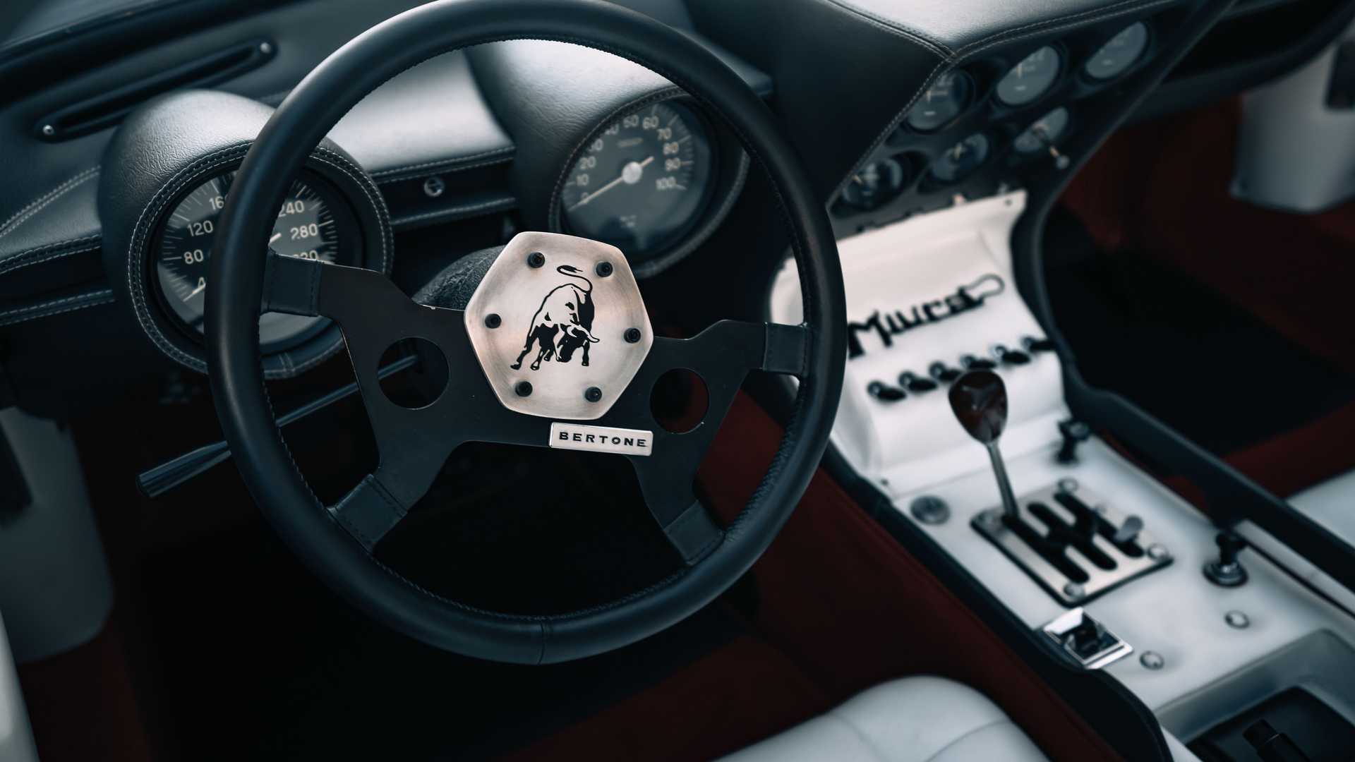 Interior Lamborghini Aventador y Miura Roadster