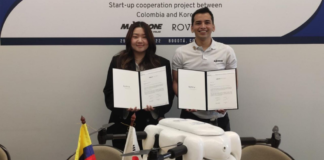 Joven venezolano firma acuerdo para que drones hechos en Colombia vuelen en Corea del Sur