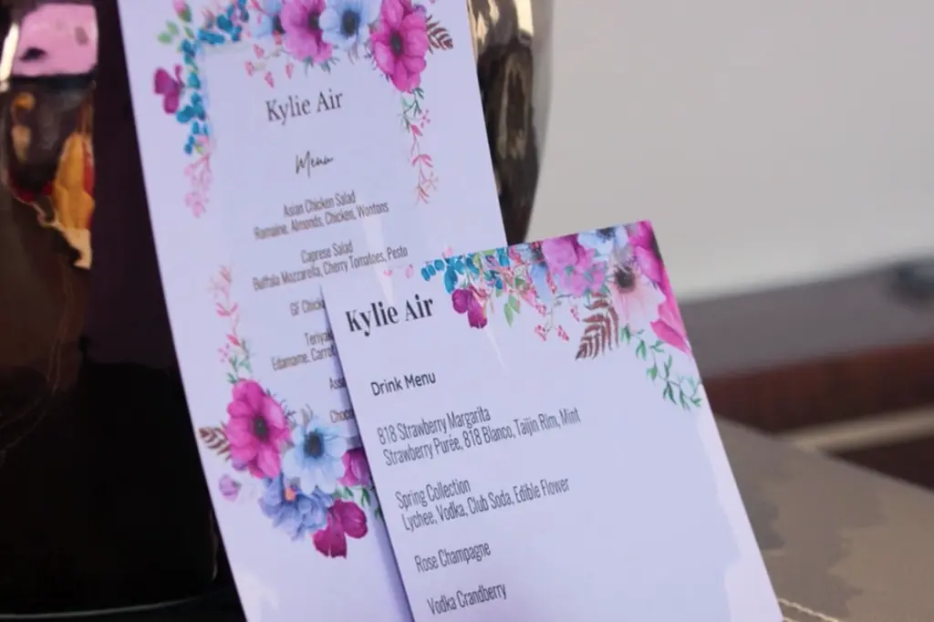 Lujosos menús de comidas y bebidas en el jet privado de Kylie Jenner