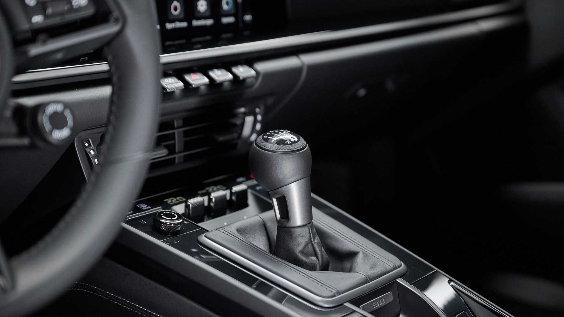 Porsche 911 Carrera T has manual transmission