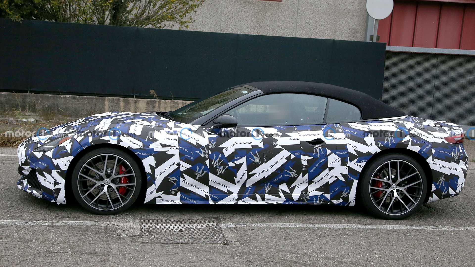 First spy photos of the Maserati GranCabrio