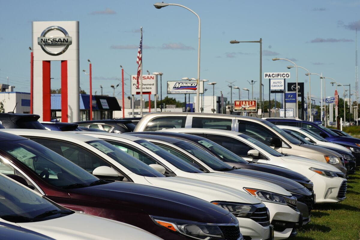 The price of new cars in the United States falls