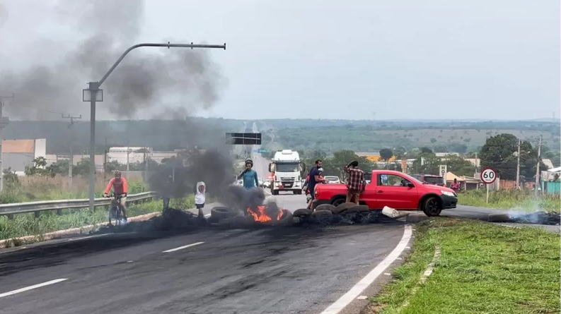Camioneros partidarios de Bolsonaro cortan carreteras