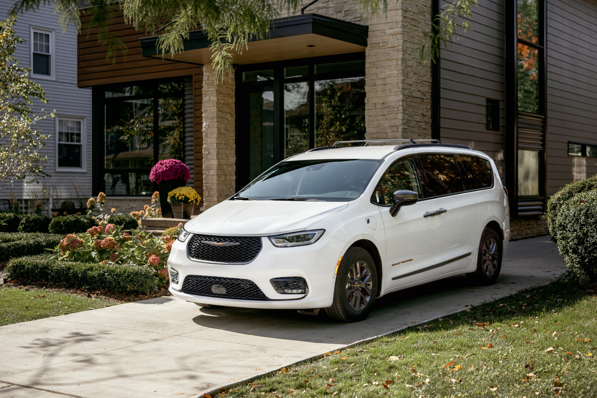 Chrysler Pacifica Road Tripper 2023