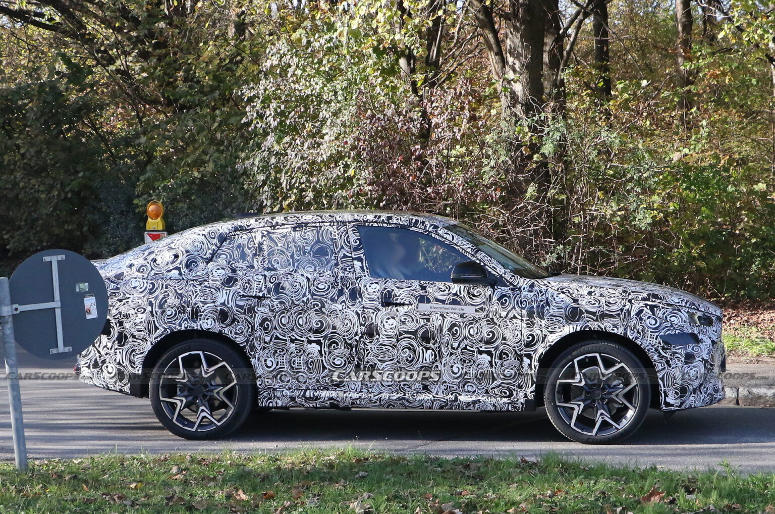 Spy footage captures the 2024 BMW iX2 EV with its covered grille and ...