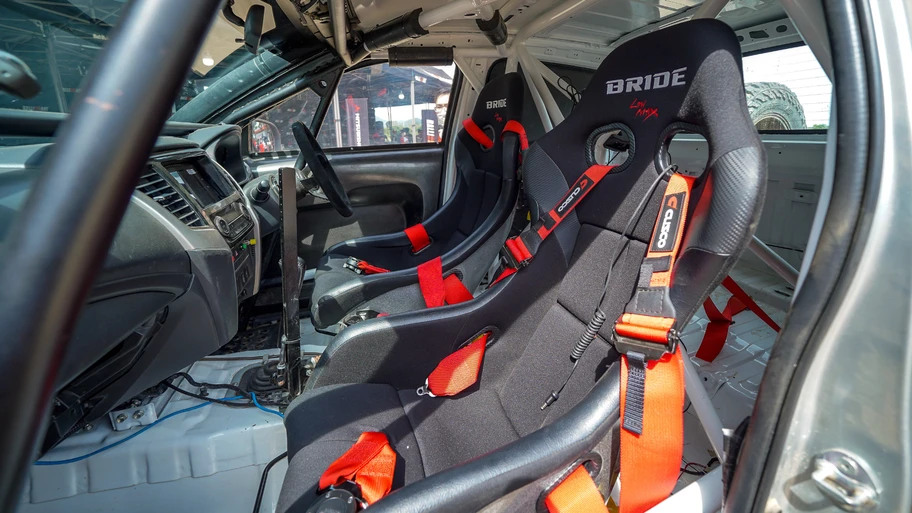Interior de la Triton Rally Car