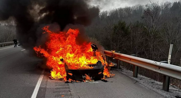Tesla Model S en llamas quedó inservible
