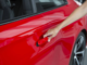 Como hacer para que las puertas del carro cierren suave