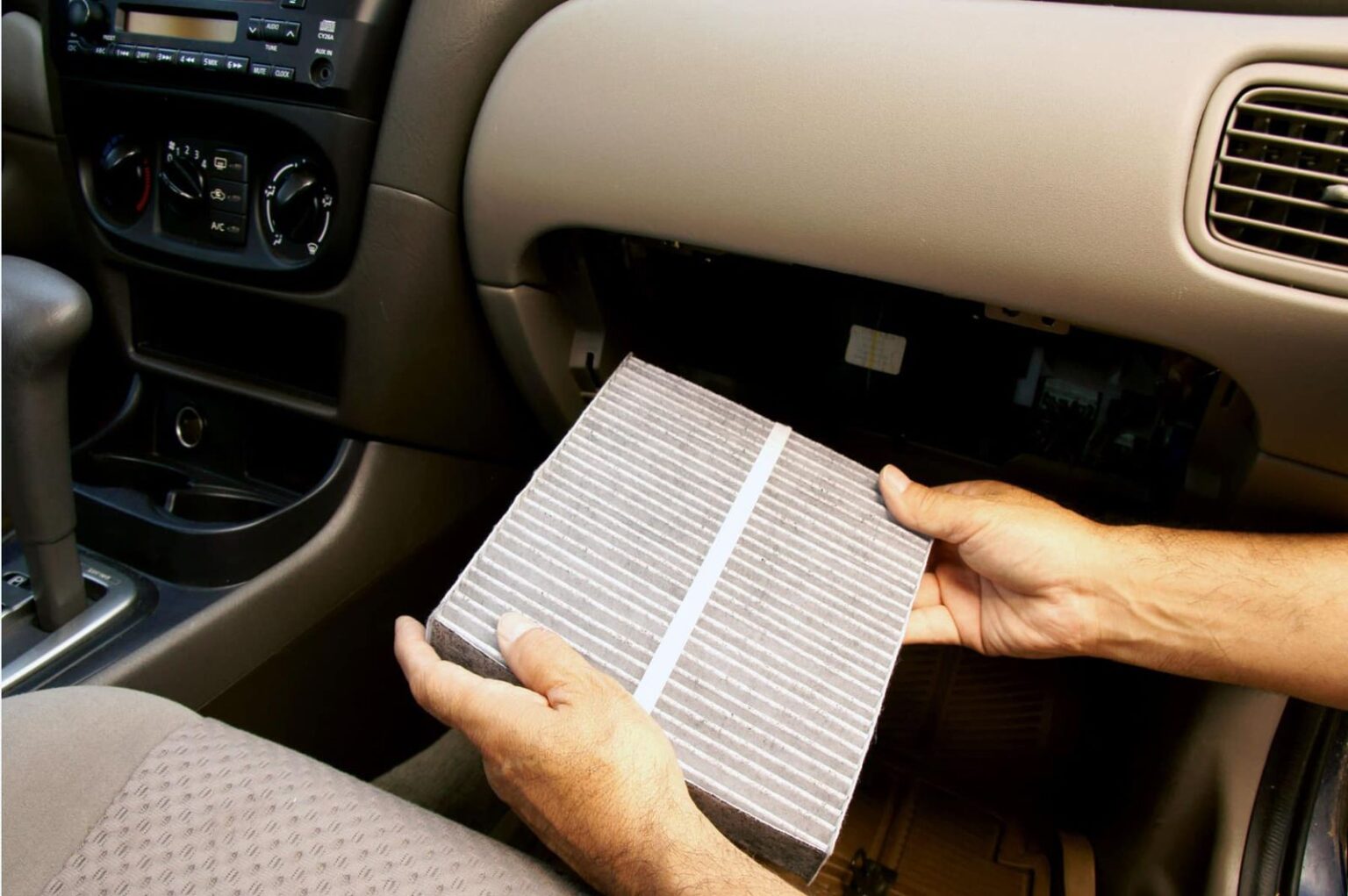 Como cambiar el filtro de aire acondicionado de un auto - Gossip Vehiculos