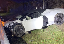 Hombre presuntamente ebrio destruye Lamborghini Huracan