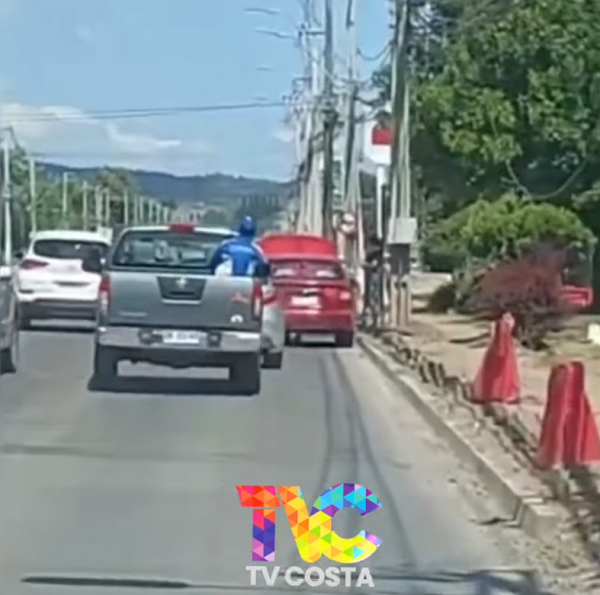 Bombero de Angol se lanzó sobre un auto para evitar "Perro muerto"