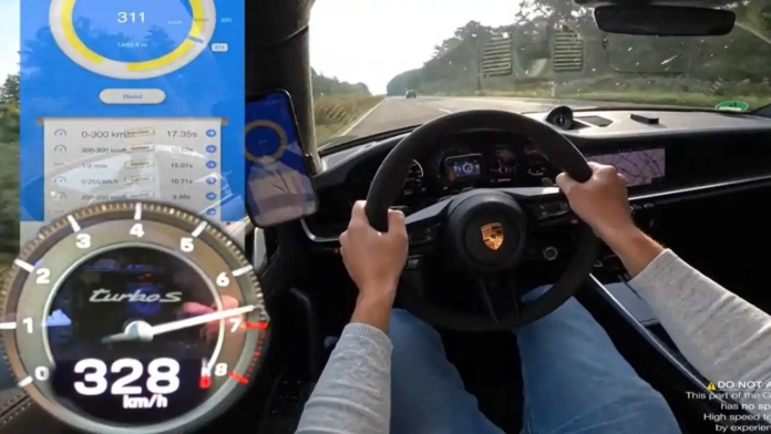 Video Porsche 911 Turbo S recorriendo la autopista