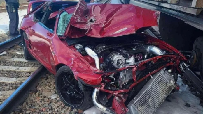 Mecánico choca Toyota Supra Mk4 durante prueba de manejo