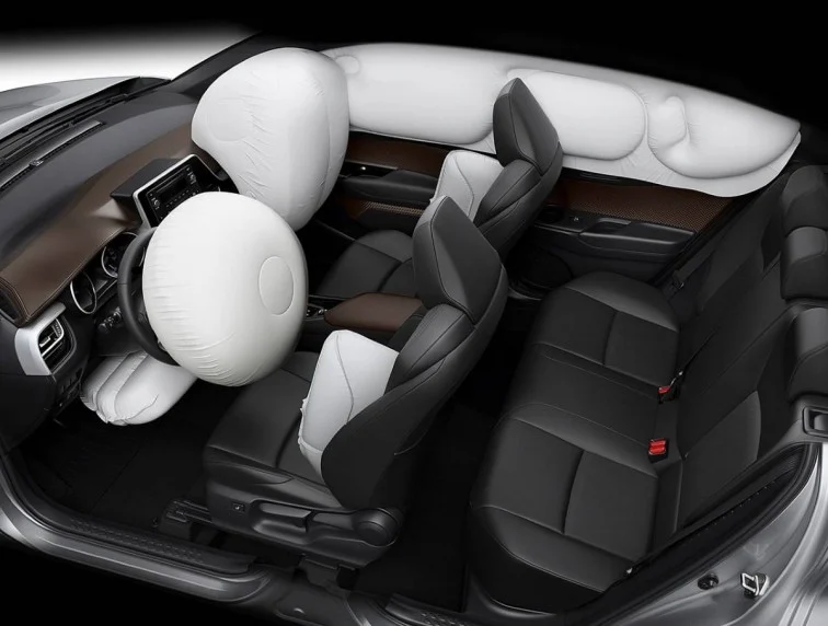 ¿Es seguro manejar con la luz del airbag encendida?