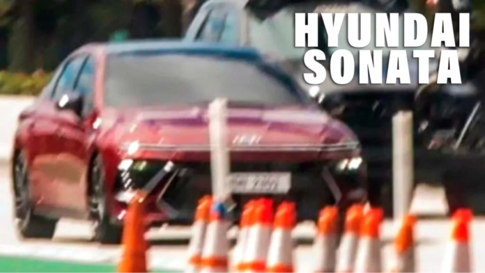 Hyundai Sonata 2024 captado sin camuflaje