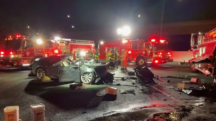 Tesla chocó camión de bomberos autopilot NHTSA