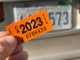 Lugares donde puedo sacar el sticker de las placas