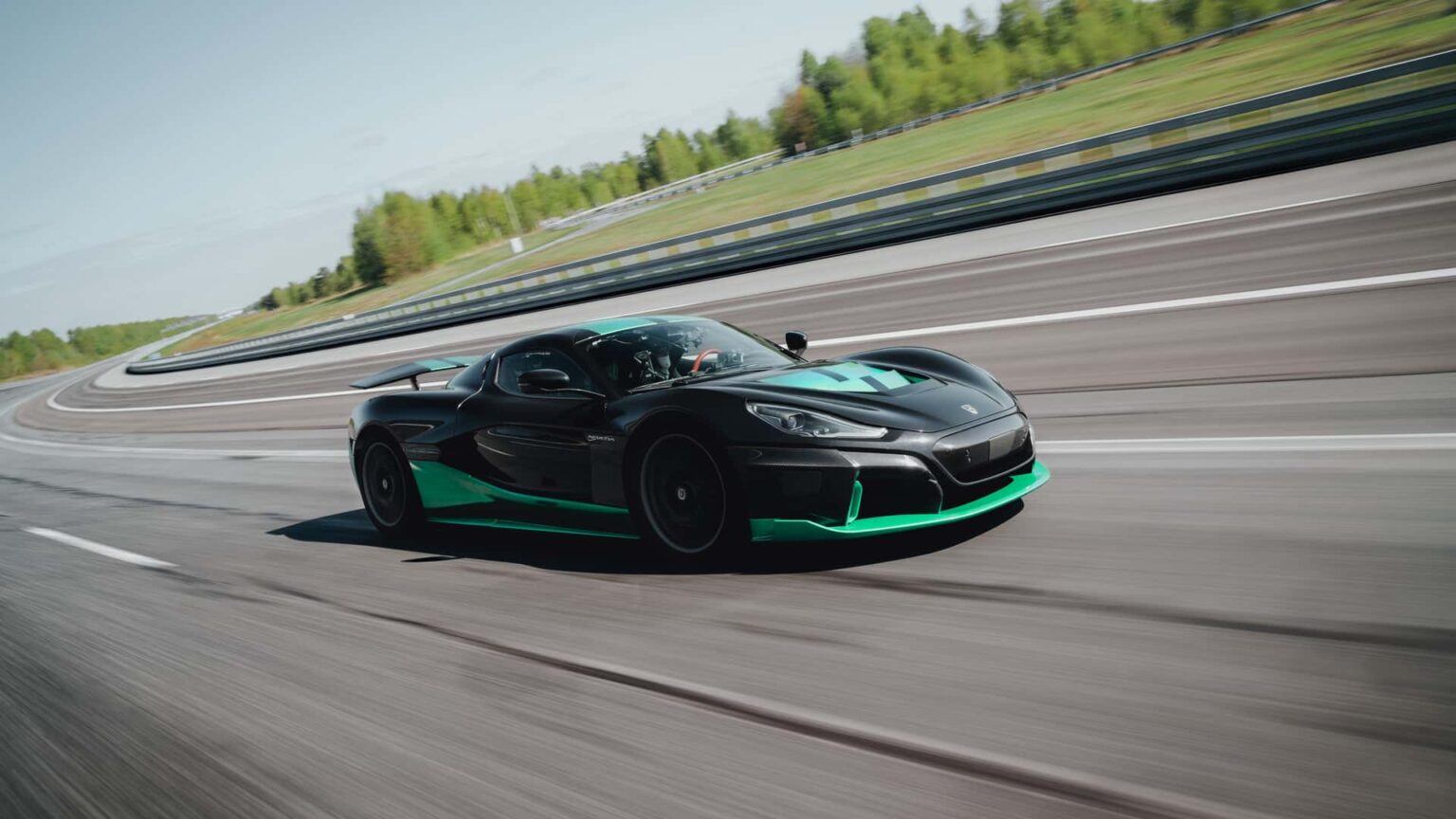 Rimac Nevera: Rompiendo Barreras de Velocidad y Estableciendo R&eacute;cords