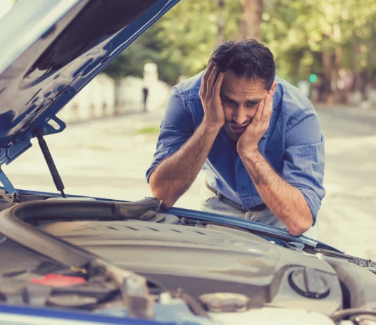 Mi auto prende y se apaga en unos segundos