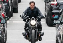 ¿Por qué Tom Cruise nunca usa casco cuando conduce motos en las películas? ¿Por qué no estaría incumpliendo las normas de tránsito?