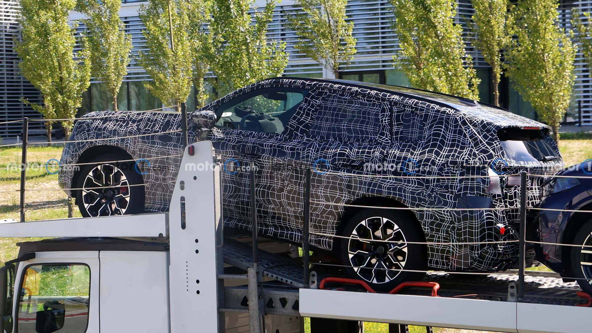BMW X3 2025: Primer Vistazo al Modelo M Performance con Cuatro Salidas