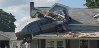 Cómo un Toyota Corolla terminó en el segundo piso de una casa