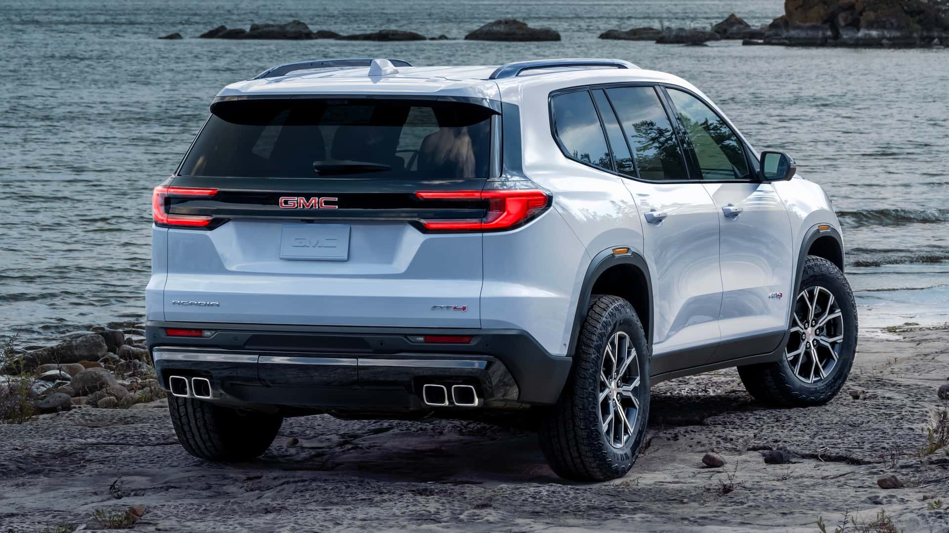 La Nueva GMC Acadia 2024 Un Gigante Tecnológico con 328 HP y Pantalla