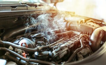 ¿Por Qué se Calienta mi Auto Cuando Enciendo el Aire Acondicionado? (Causas y Solución)