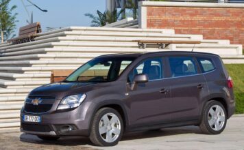 Chevrolet Orlando de primera generación, vista frontal y lateral