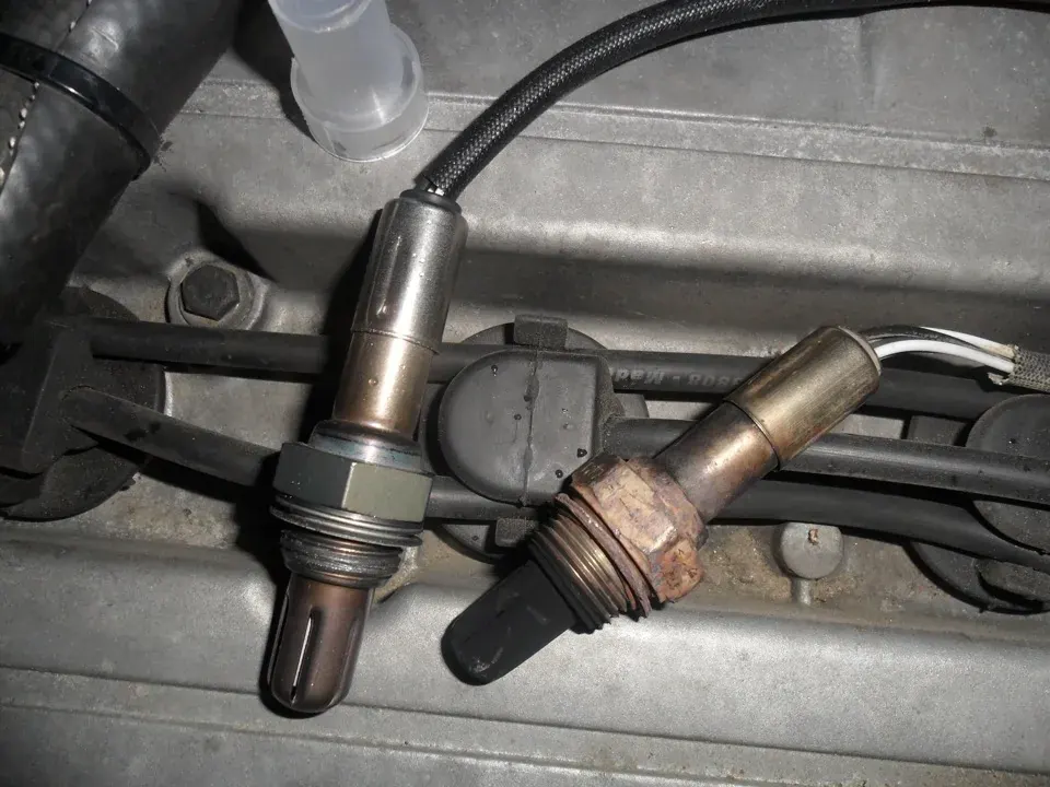 Dos sensores de oxígeno de automóvil