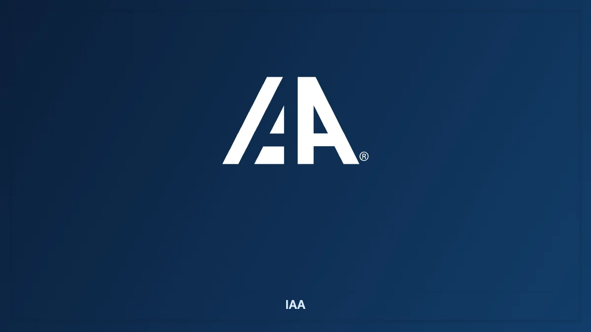 Tarjeta editorial con el logotipo oficial de IAA